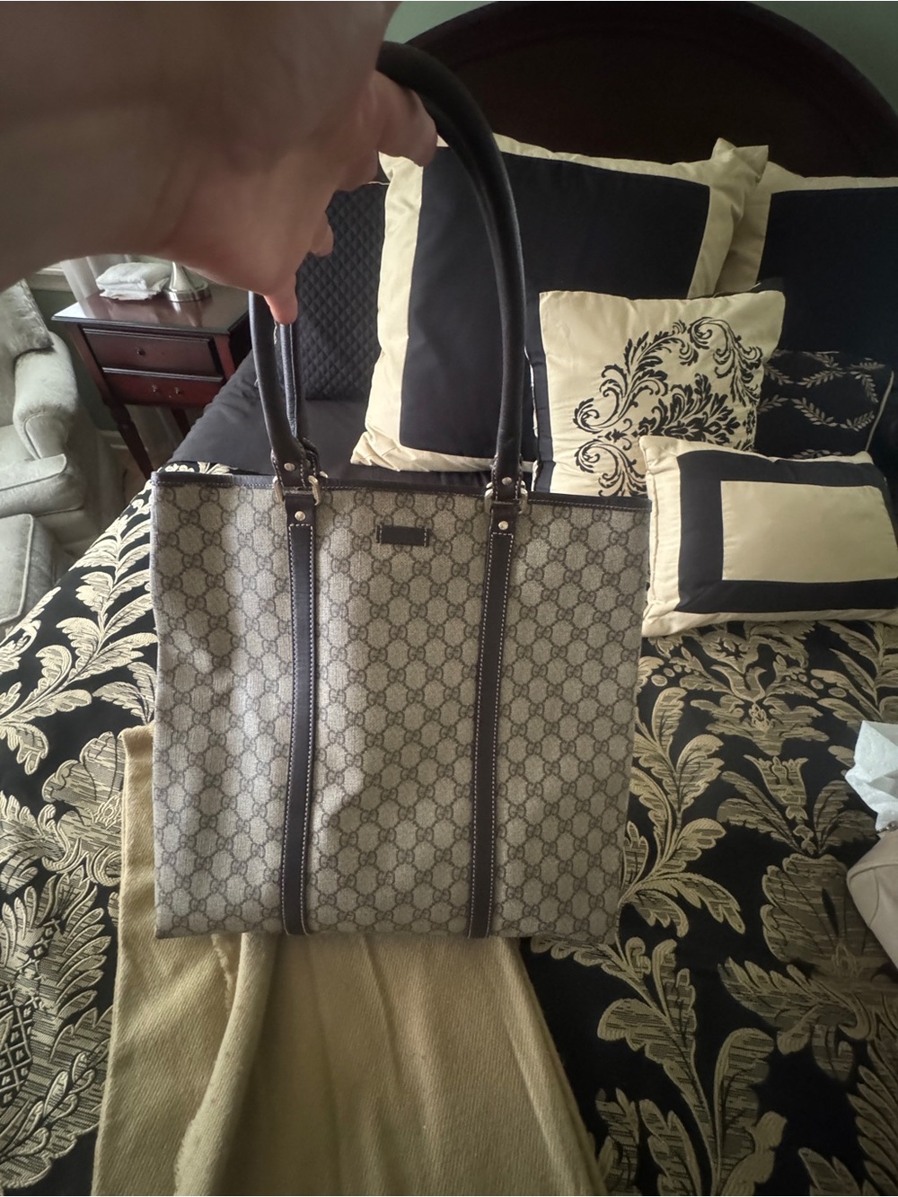 Gucci Beige GG Supreme Canvas Tote with Dark Brown Leather Handles - Picture 12 of 12